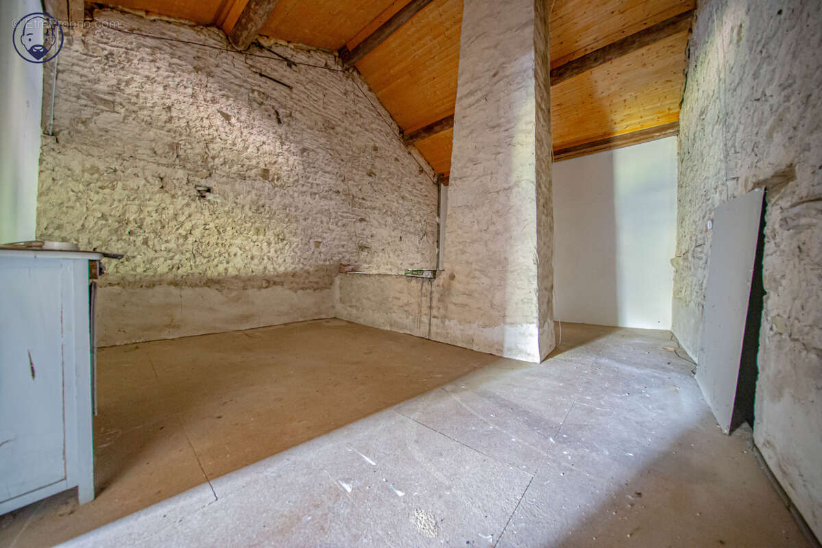 Maison à GONDRECOURT-LE-CHATEAU