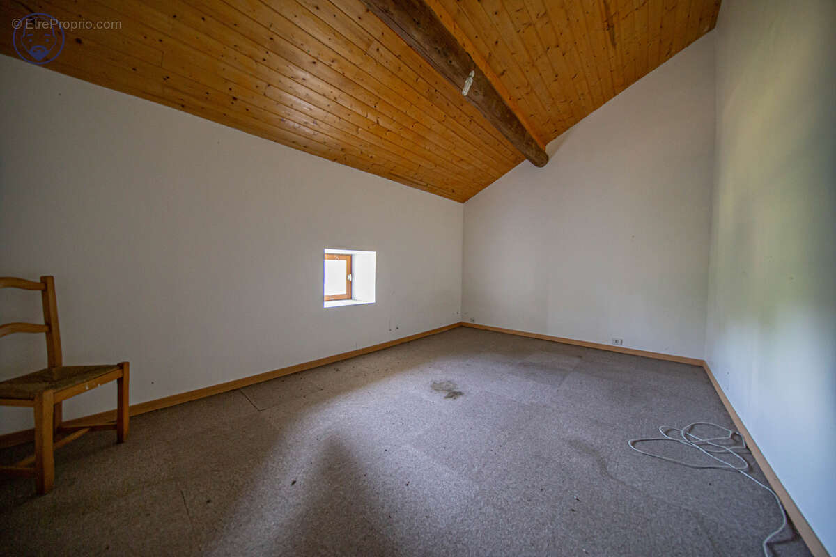 Maison à GONDRECOURT-LE-CHATEAU