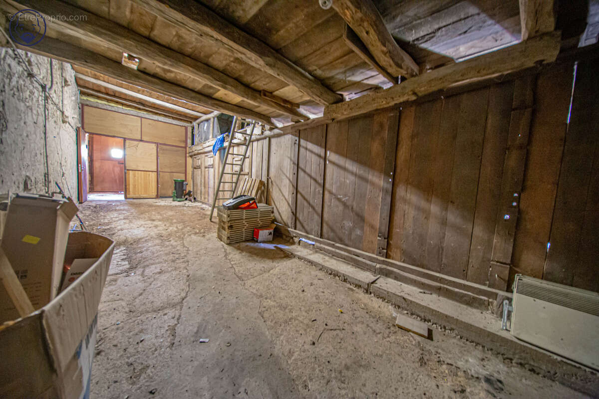 Maison à GONDRECOURT-LE-CHATEAU