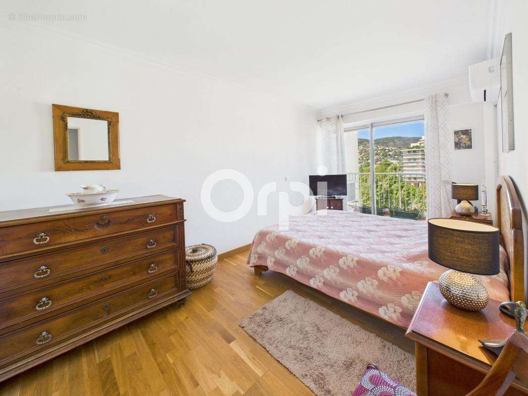 Appartement à MANDELIEU-LA-NAPOULE