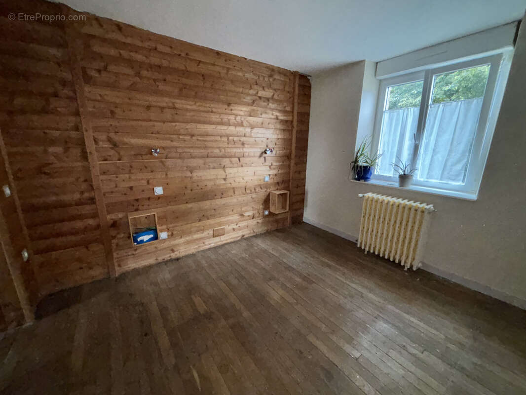 Maison à MONTAIGNAC-SAINT-HIPPOLYTE