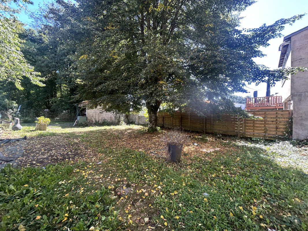 Maison à MONTAIGNAC-SAINT-HIPPOLYTE