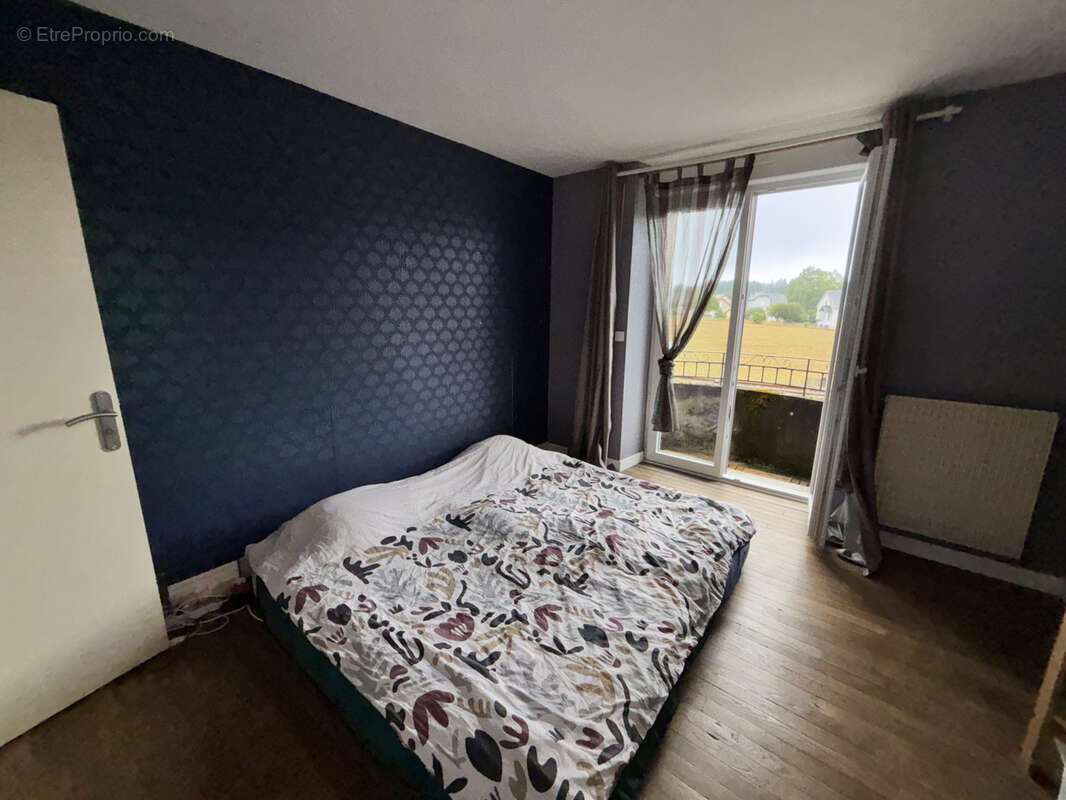 Maison à MONTAIGNAC-SAINT-HIPPOLYTE