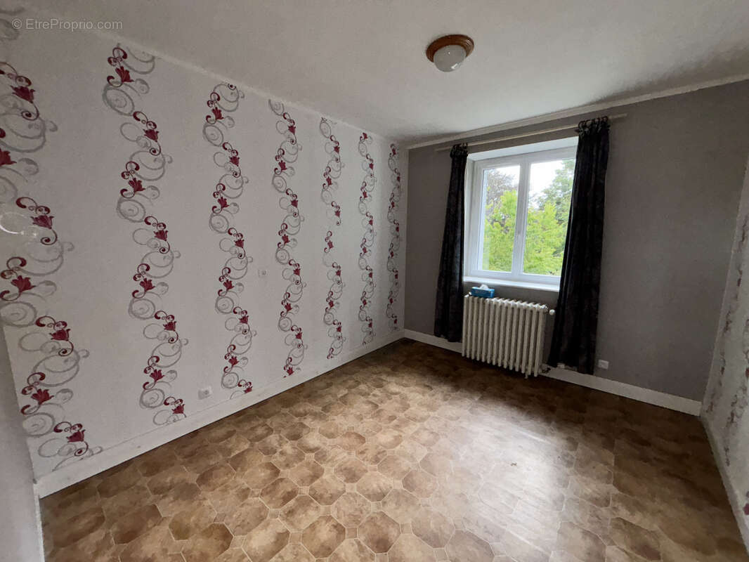 Maison à MONTAIGNAC-SAINT-HIPPOLYTE