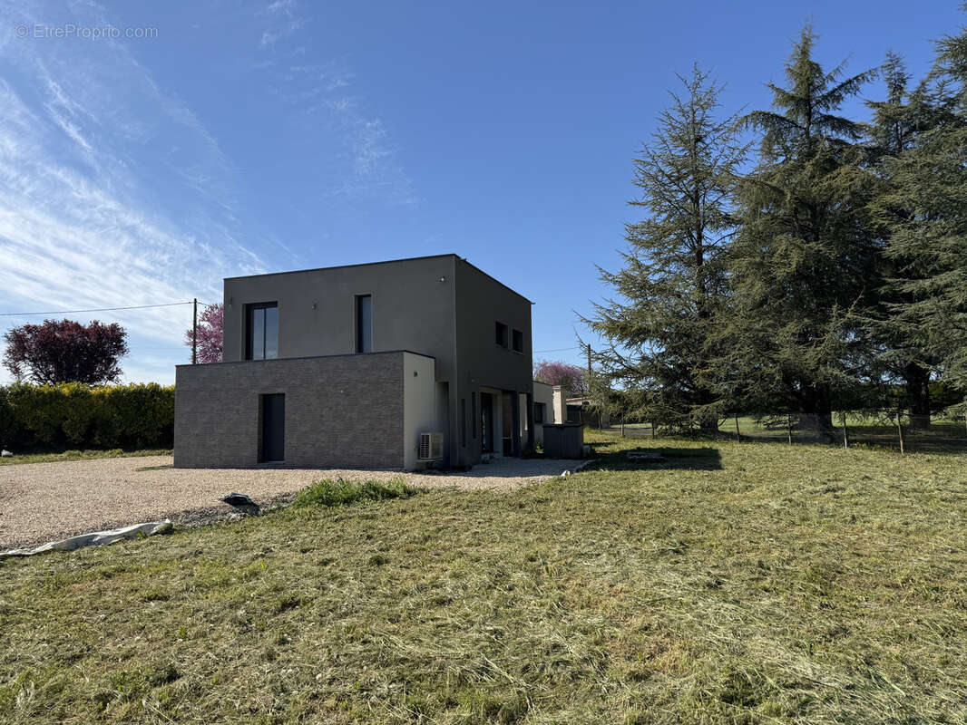 Maison à BARBEZIEUX-SAINT-HILAIRE