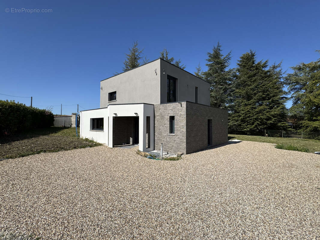 Maison à BARBEZIEUX-SAINT-HILAIRE