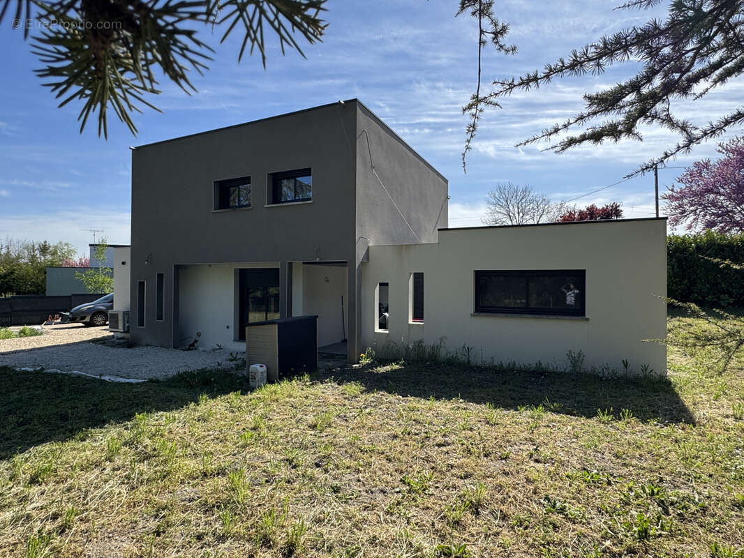 Maison à BARBEZIEUX-SAINT-HILAIRE