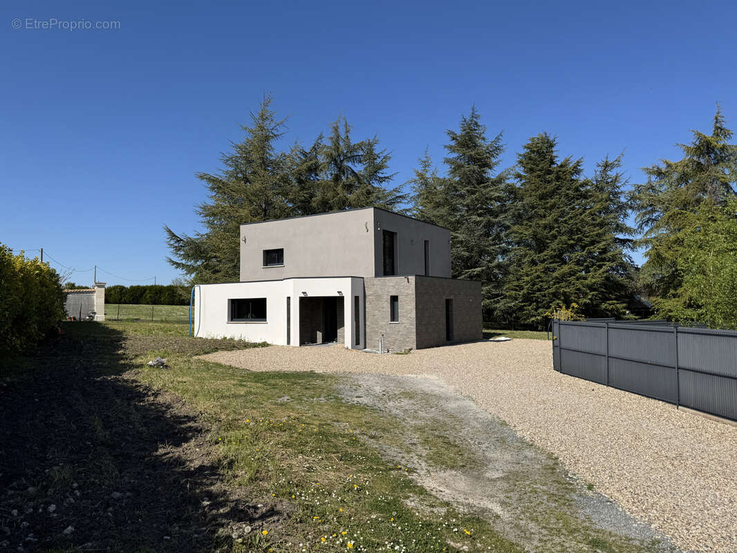 Maison à BARBEZIEUX-SAINT-HILAIRE