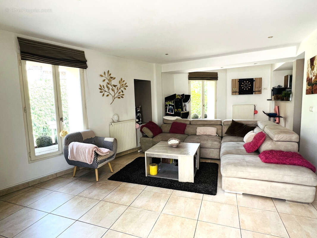 Maison à MORAINVILLIERS