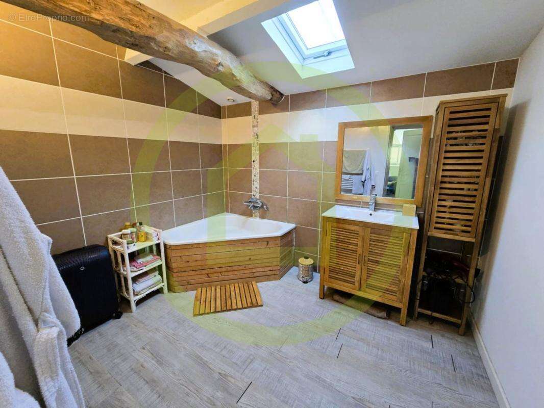 Maison à CHENAC-SAINT-SEURIN-D&#039;UZET