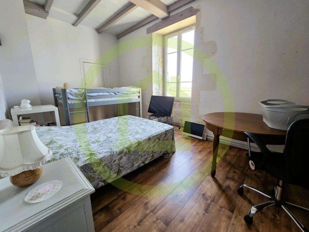 Maison à CHENAC-SAINT-SEURIN-D&#039;UZET