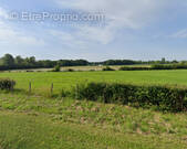 Terrain à SAINT-JEAN-DE-BONNEVAL