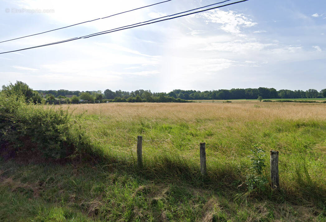 Terrain à SAINT-JEAN-DE-BONNEVAL