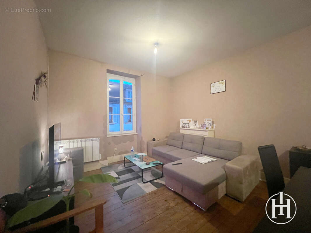 Appartement à VALLON-EN-SULLY