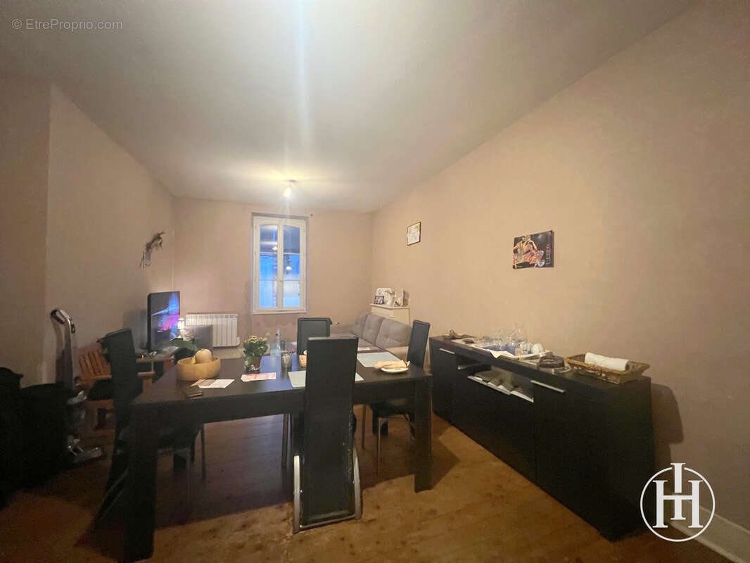 Appartement à VALLON-EN-SULLY