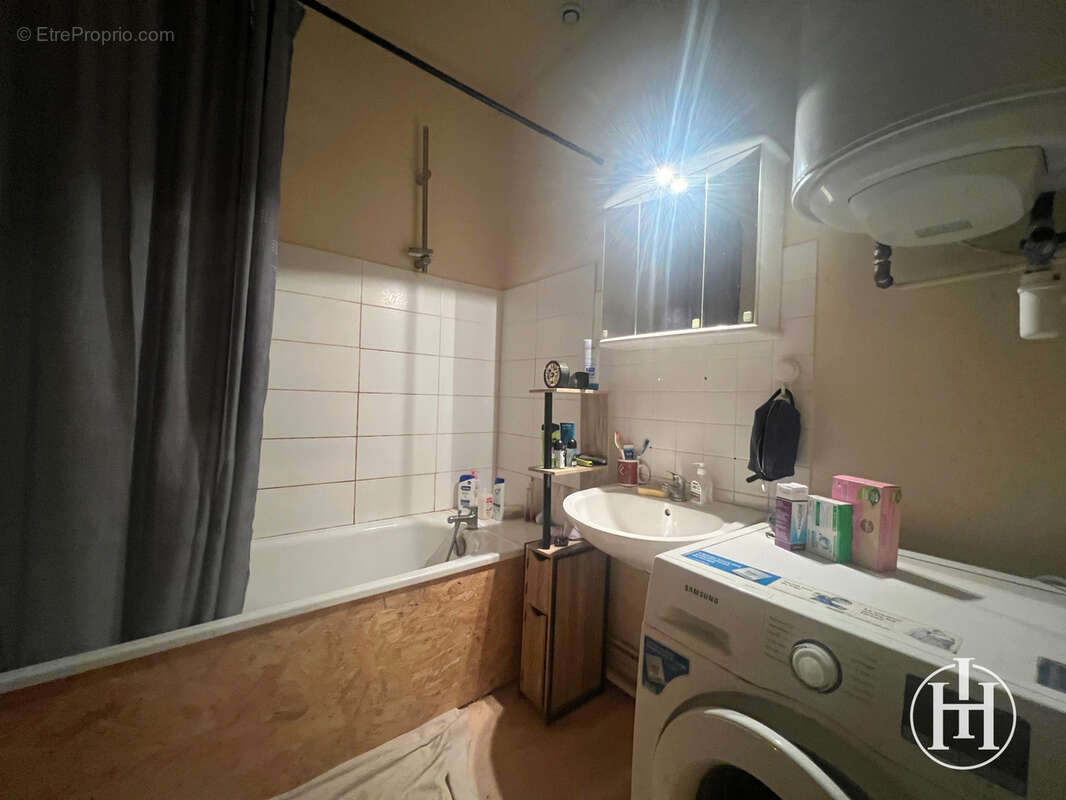 Appartement à VALLON-EN-SULLY