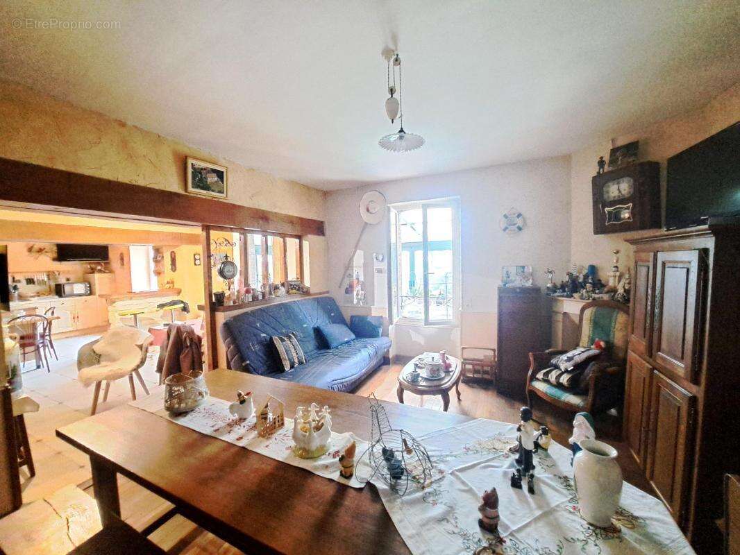 Maison à SAINT-LANGIS-LES-MORTAGNE