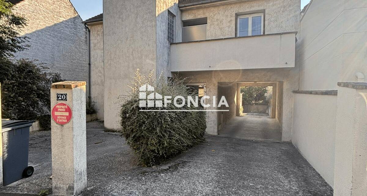 Appartement à CHILLY-MAZARIN