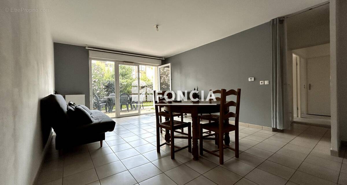 Appartement à SAINT-PIERRE-DU-PERRAY