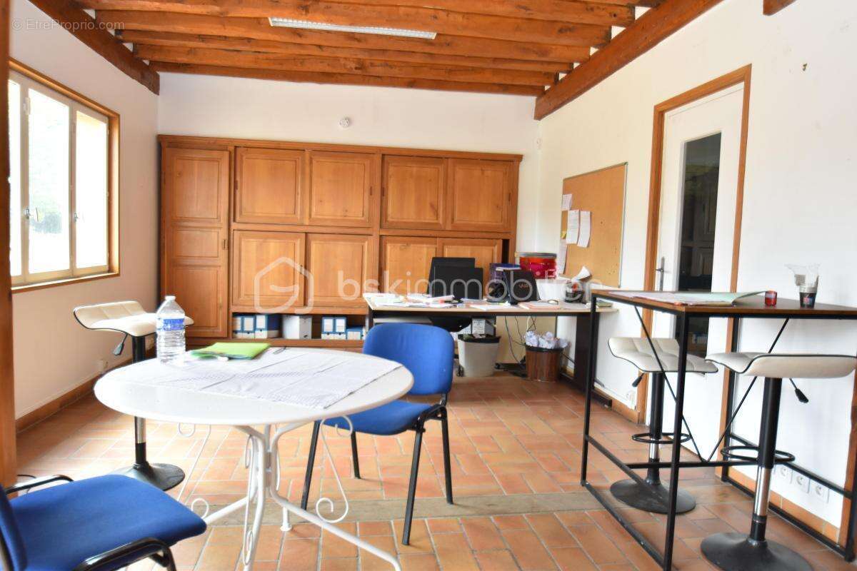 Commerce à GALLARDON