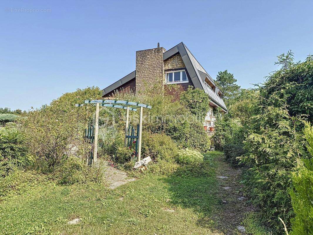 Maison à COURCELLES-CHAUSSY