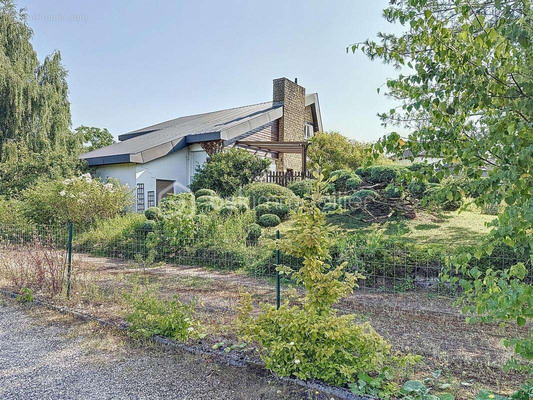 Maison à COURCELLES-CHAUSSY