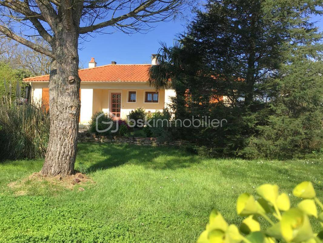 Maison à SAINTE-EANNE