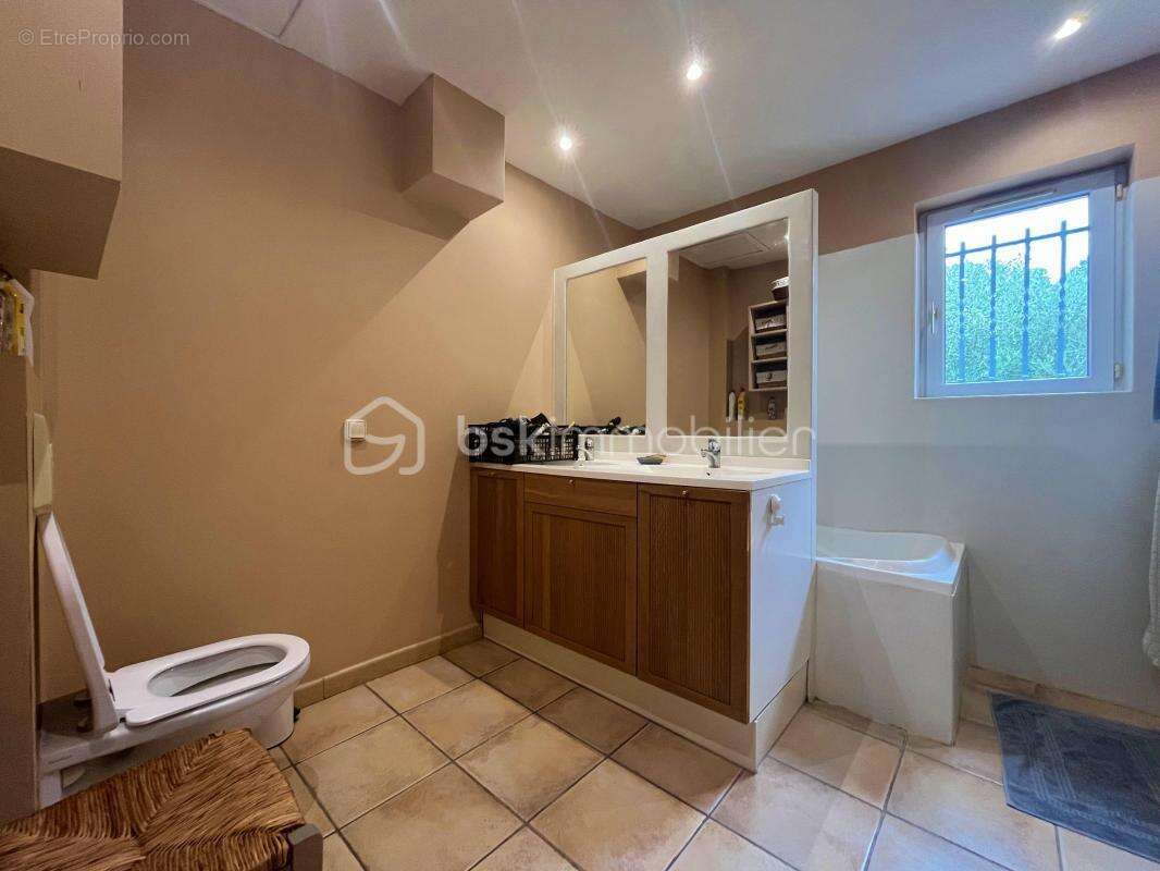 Maison à PELISSANNE