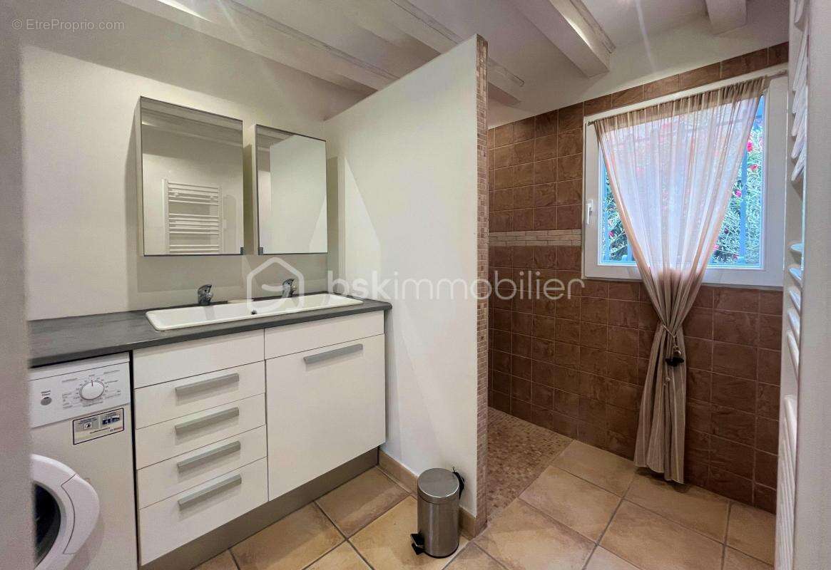 Maison à PELISSANNE