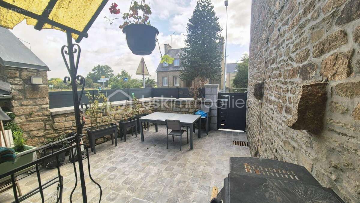 Maison à PONTAUBAULT