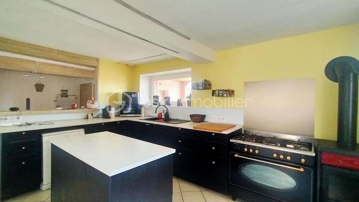 Maison à SAINT-GERMAIN-LESPINASSE