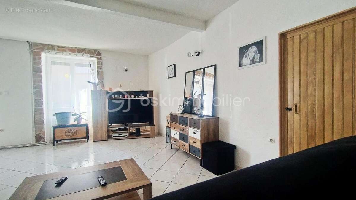 Maison à SAINT-GERMAIN-LESPINASSE