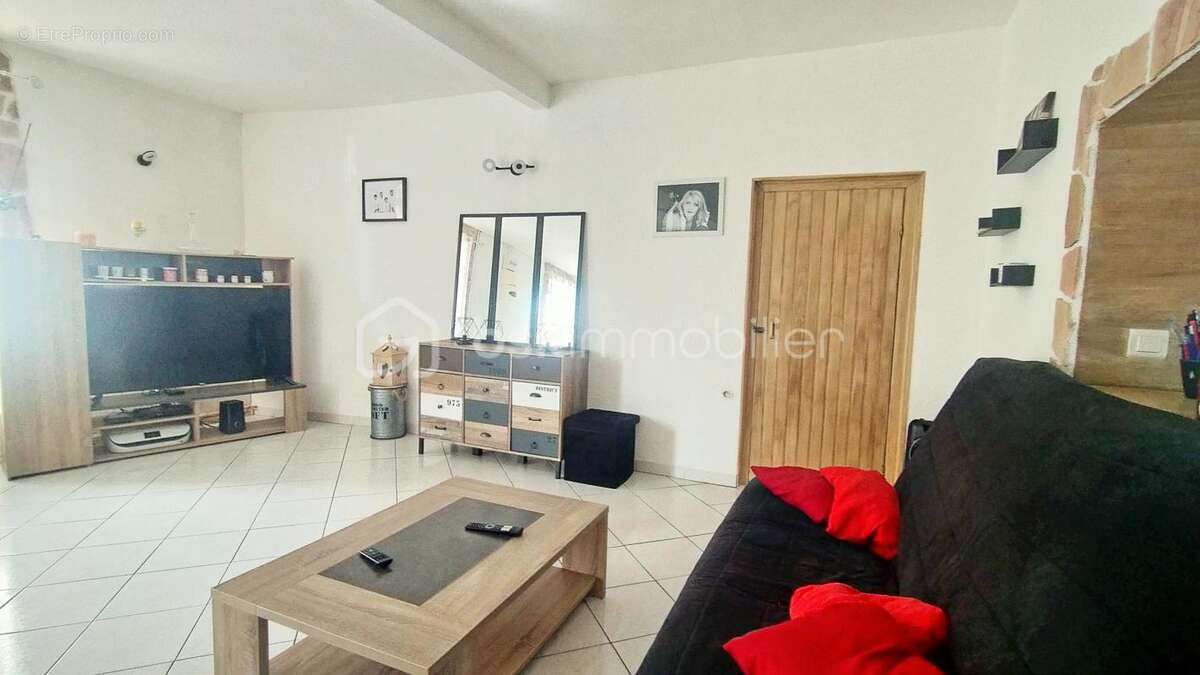 Maison à SAINT-GERMAIN-LESPINASSE