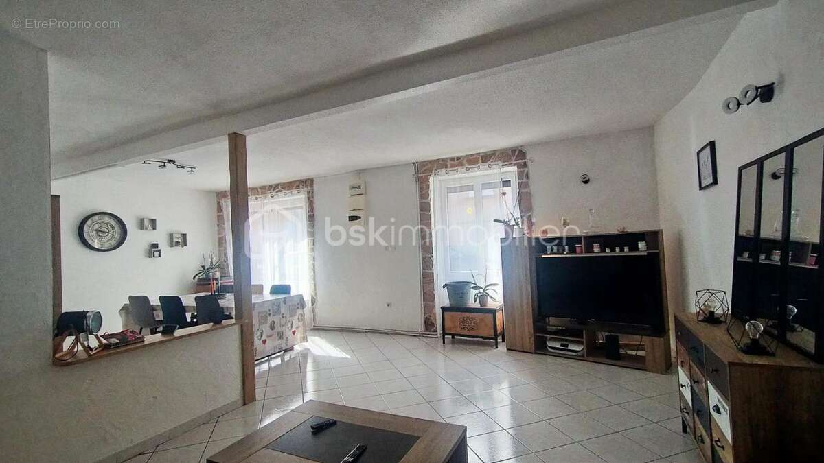 Maison à SAINT-GERMAIN-LESPINASSE