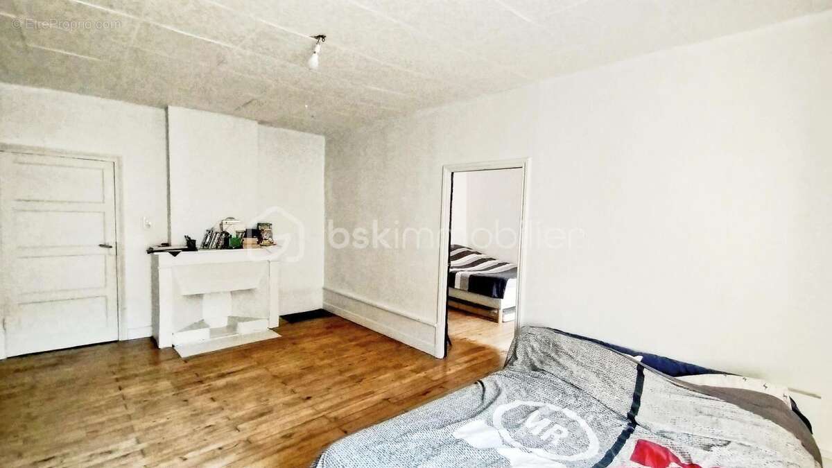 Maison à SAINT-GERMAIN-LESPINASSE