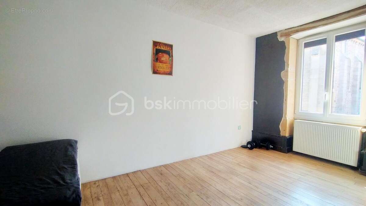 Maison à SAINT-GERMAIN-LESPINASSE