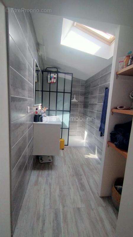 Maison à SAINT-GERMAIN-LESPINASSE