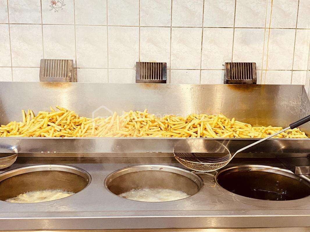 Commerce à MEXIMIEUX