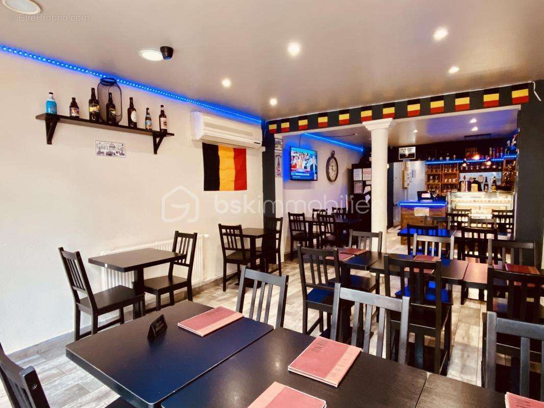 Commerce à MEXIMIEUX