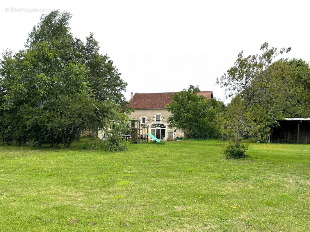 Maison à ENTRAINS-SUR-NOHAIN