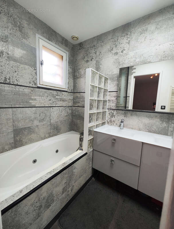 Maison à LE MEE-SUR-SEINE