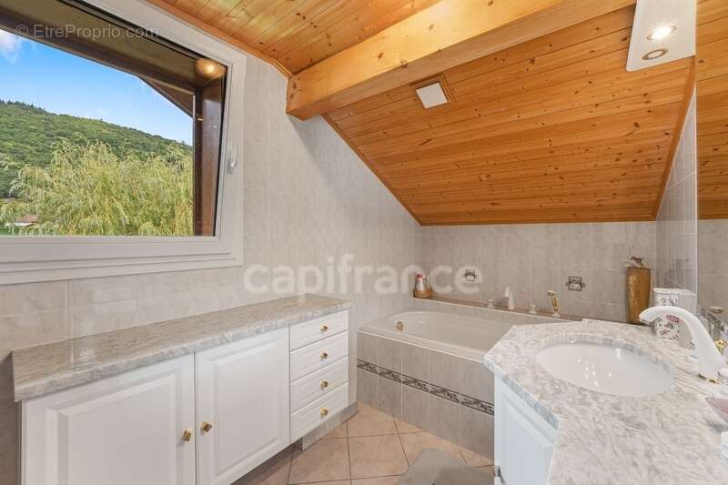 Maison à DIVONNE-LES-BAINS