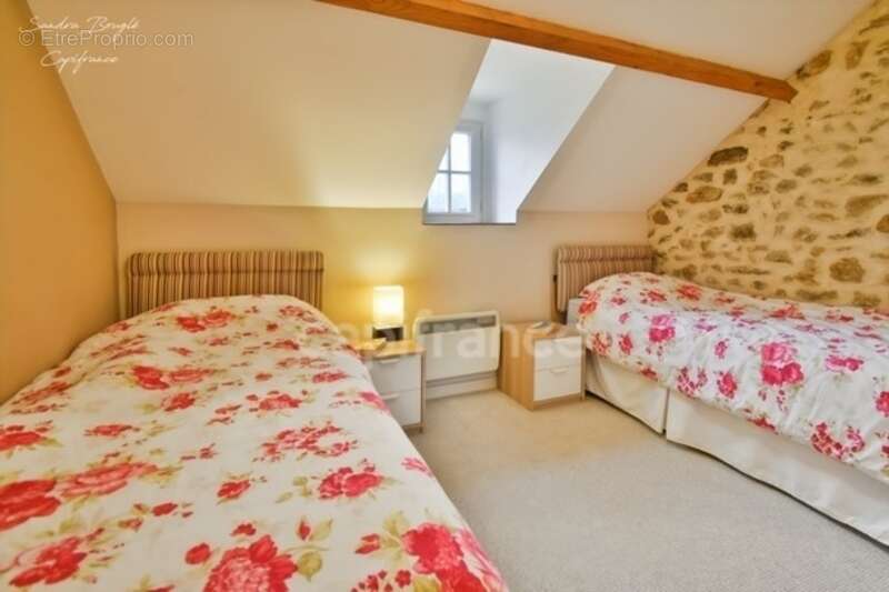 Maison à SAINTE-GEMMES-LE-ROBERT