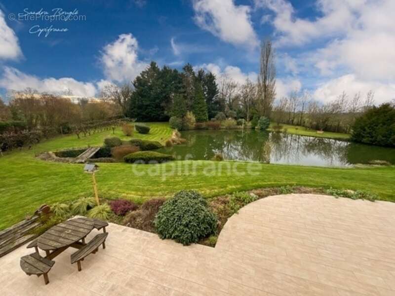 Maison à SAINTE-GEMMES-LE-ROBERT