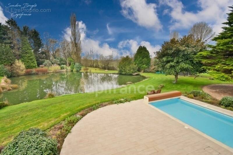 Maison à SAINTE-GEMMES-LE-ROBERT