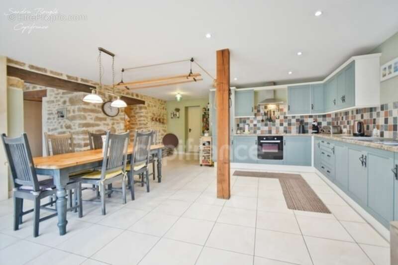 Maison à SAINTE-GEMMES-LE-ROBERT