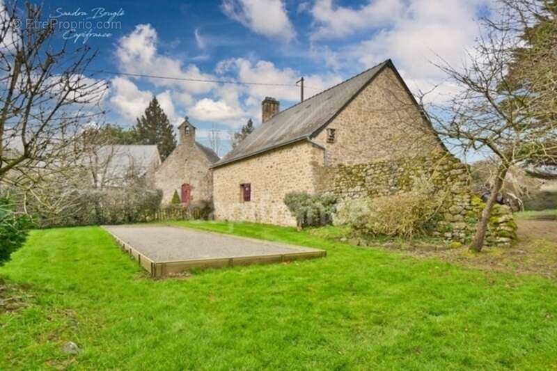 Maison à SAINTE-GEMMES-LE-ROBERT