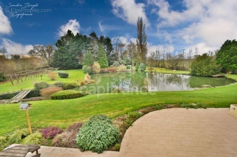 Maison à SAINTE-GEMMES-LE-ROBERT