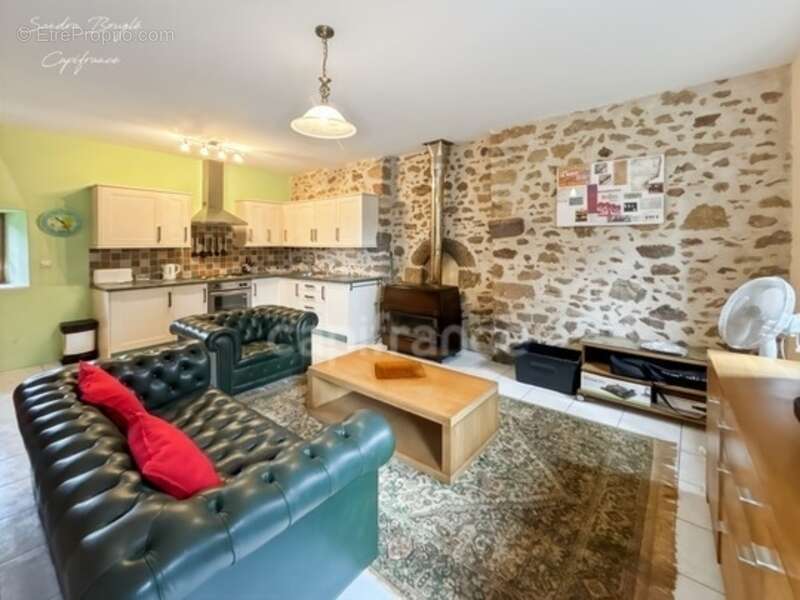 Maison à SAINTE-GEMMES-LE-ROBERT