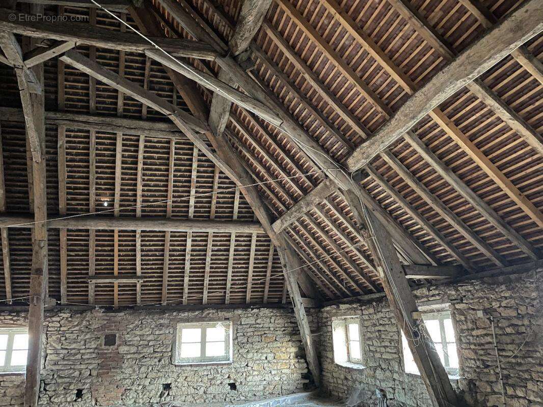 Maison à SALORNAY-SUR-GUYE